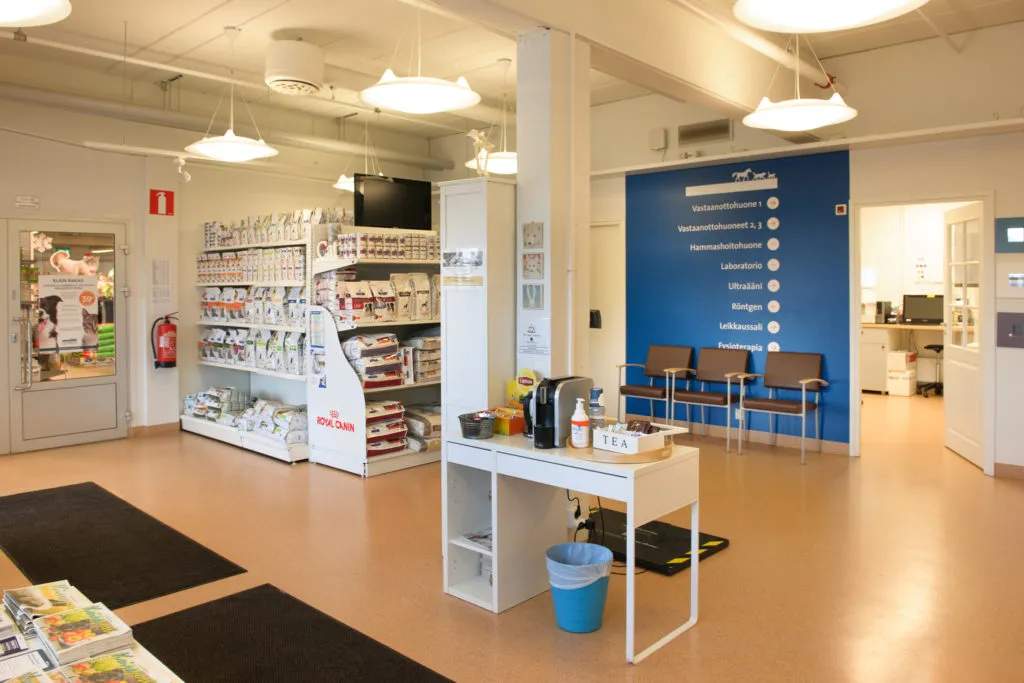 Rauman Evidensian aulatiloja ja ruokahyllyjä